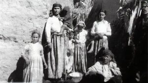 repair_Famille-juive-berbere-dans-la-region-dOuarzazate-1959_v2